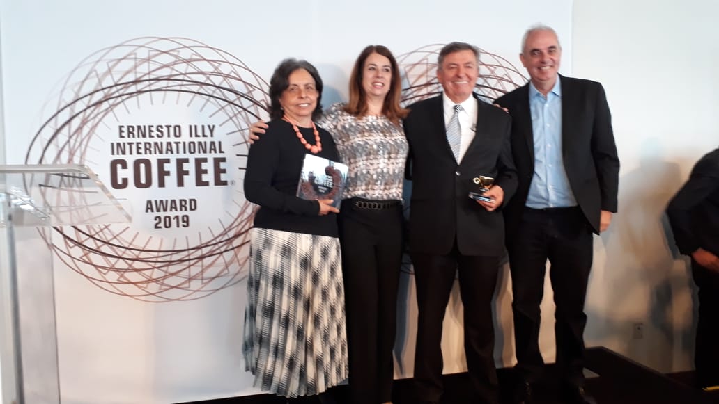 Família Minel recebendo Prêmio Illy 2019